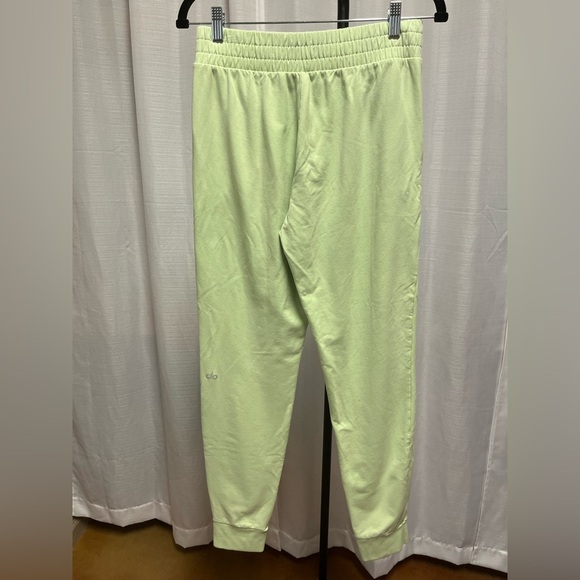 Alo Yoga Women's Unwind Sweatpants in neon lime | size Small - Picture 4 of 10